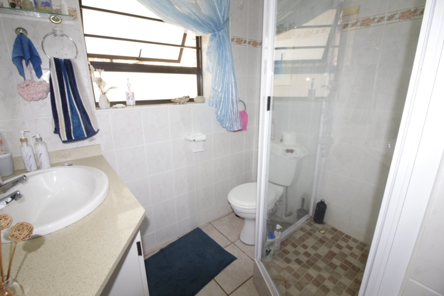 6 Bedroom Property for Sale in Paradise Beach Eastern Cape